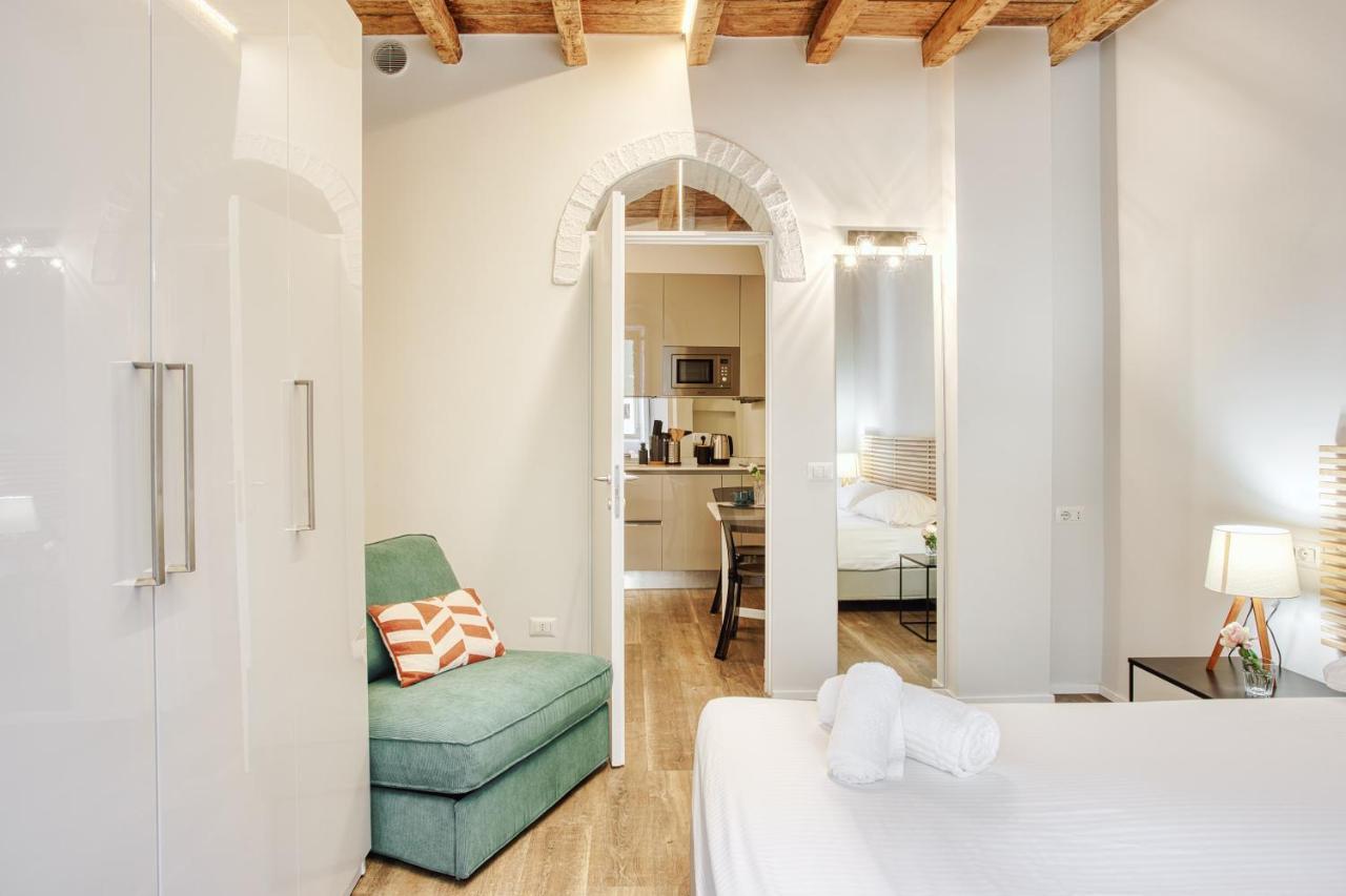 Joivy Delightful 1-Bed Flat In The Centre Of Milan Milão Exterior foto