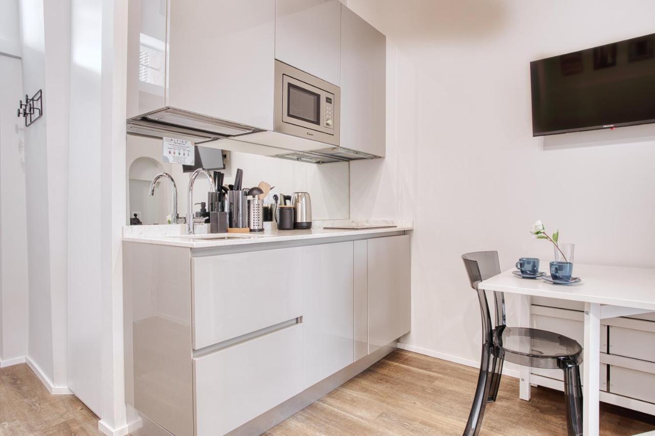 Joivy Delightful 1-Bed Flat In The Centre Of Milan Milão Exterior foto
