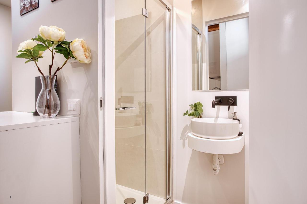 Joivy Delightful 1-Bed Flat In The Centre Of Milan Milão Exterior foto